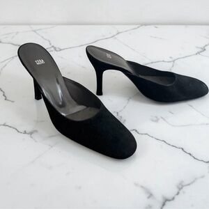 Vera Wang for Stuart Weitzman Black Round Toe Suede Slip On Mule Heels Sz 7M